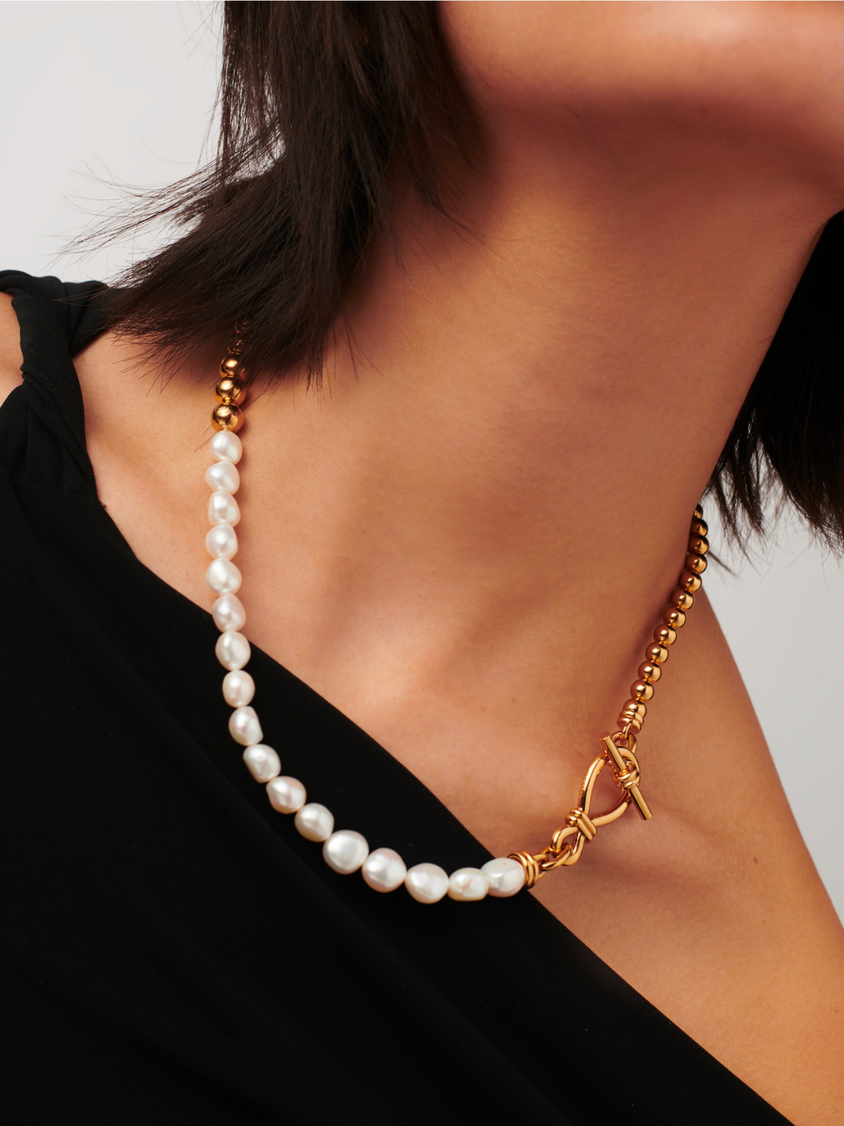 Pearl bar online necklace