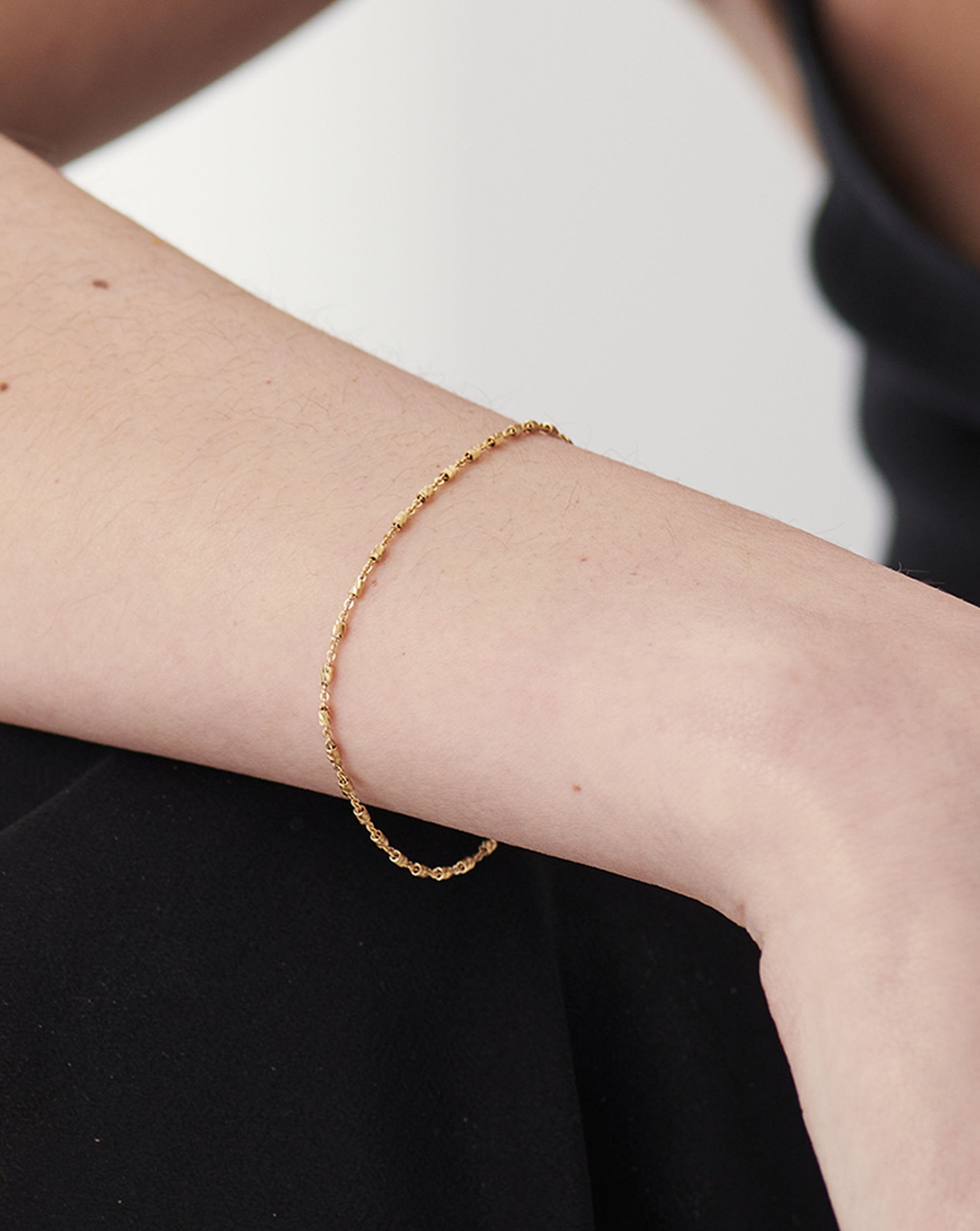 Thin chain bracelet deals gold