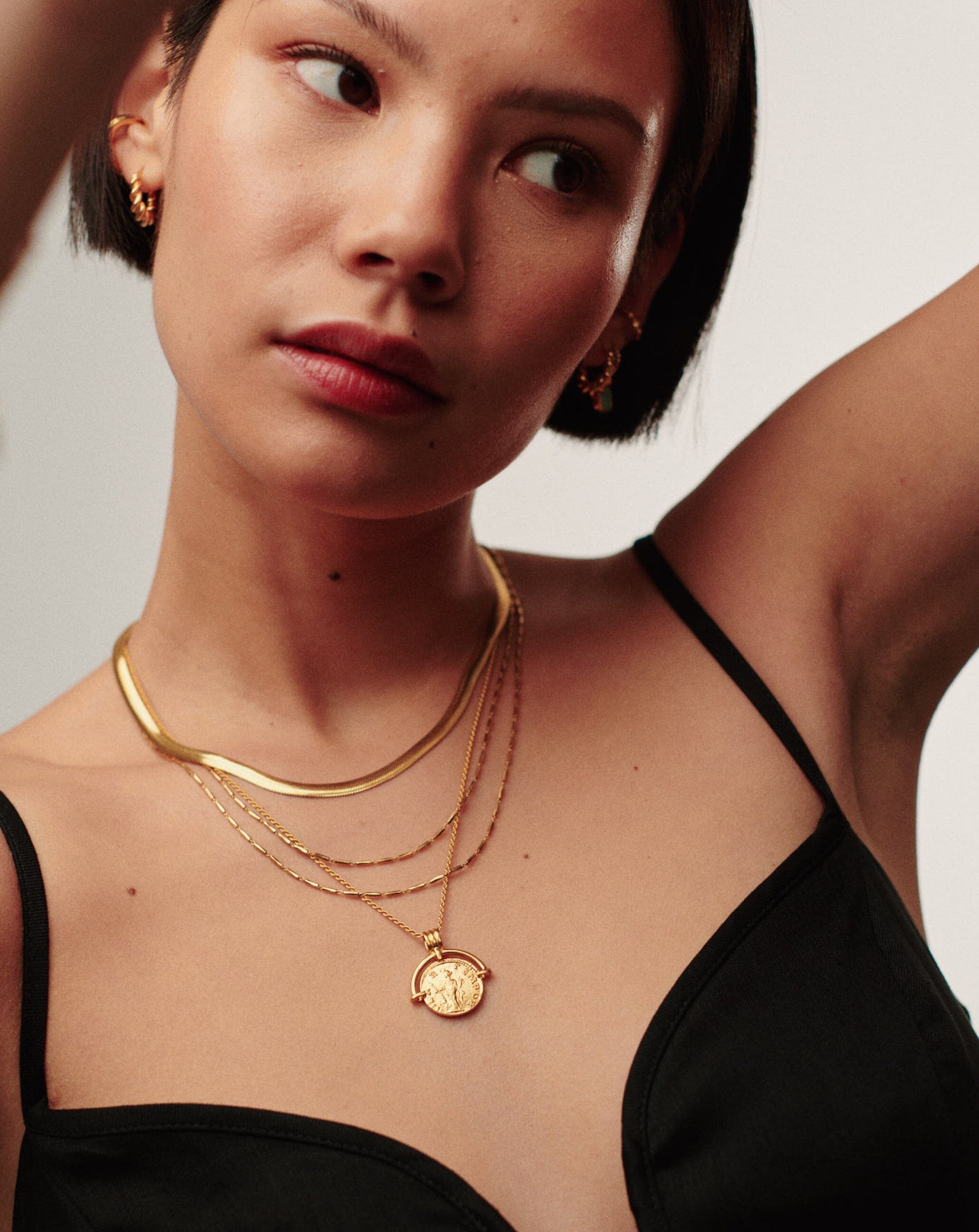 Long gold chain hot sale necklace with pendant