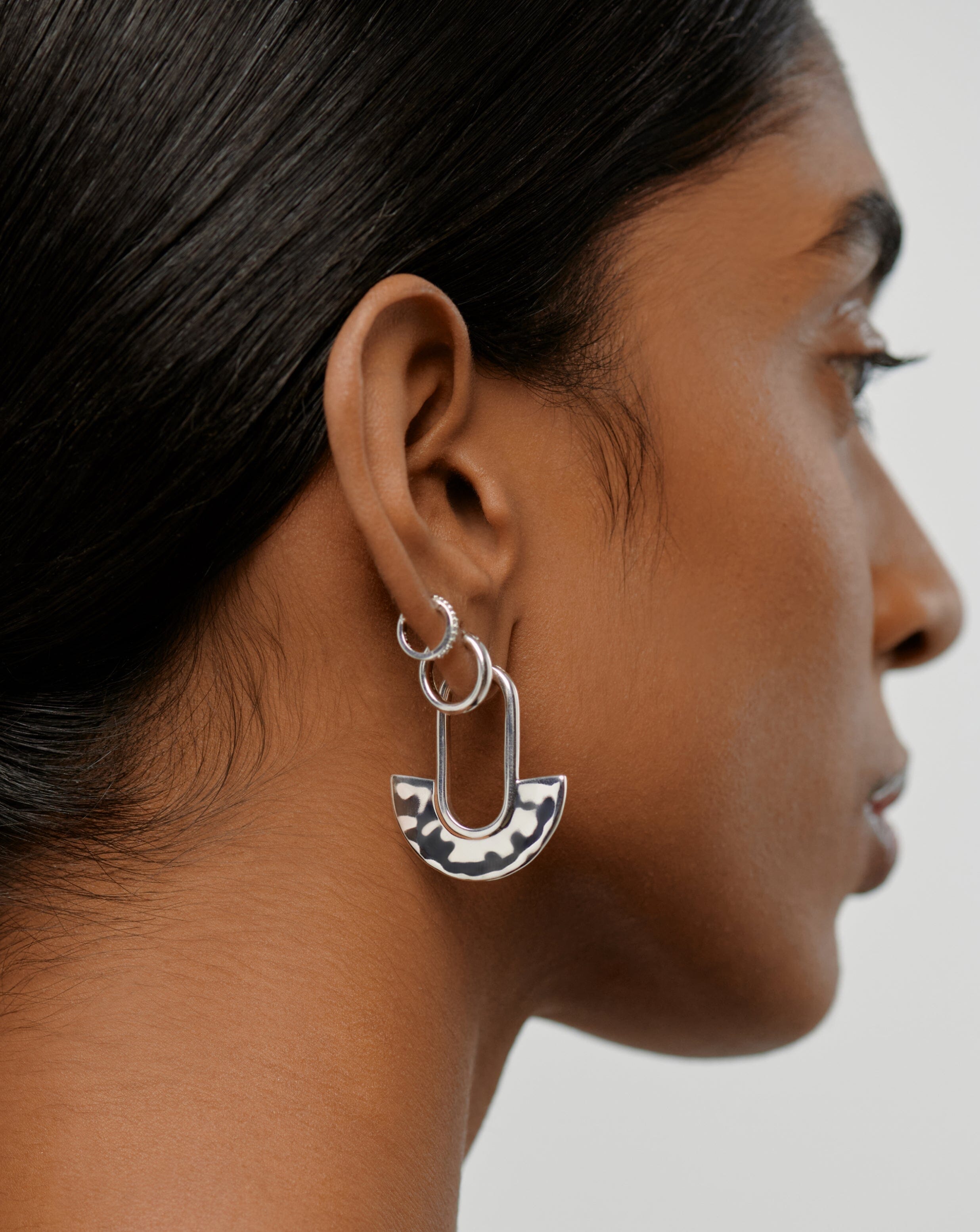 Zenyu Fan Medium Hoop Earrings